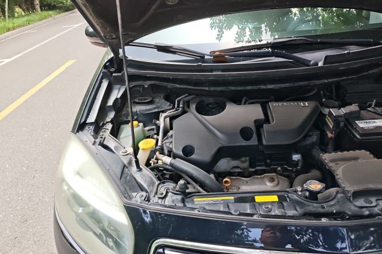 Used Renault Koleos 2012 2.5L 4x4 Comfort Edition with Navigation Engine Bay Right