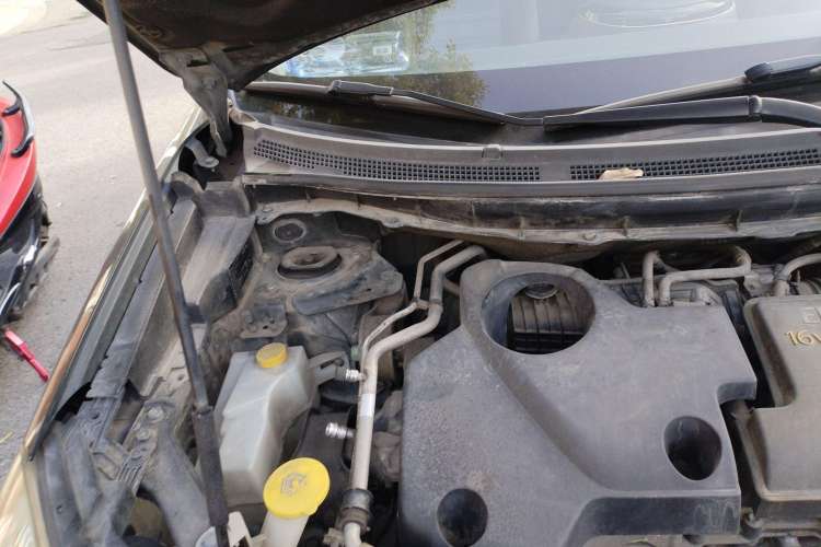 Used Renault Koleos 2012 2.5L 4x4 Luxury Navigation Edition Engine Bay Right