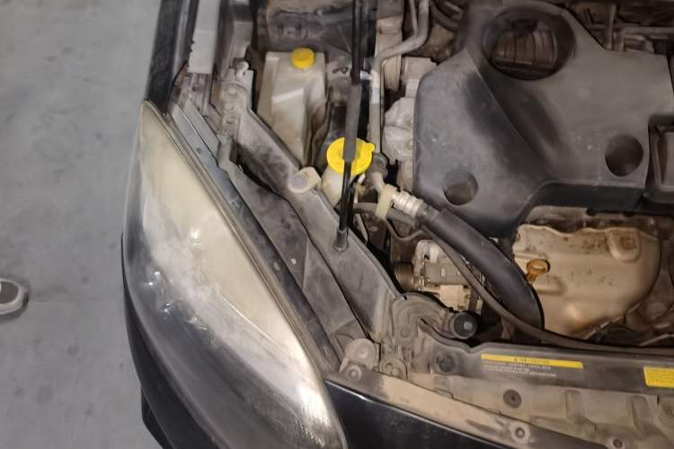 Used Renault Koleos 2012 2.5L Two-Wheel Drive Comfort Edition with Navigation Engine Bay Right