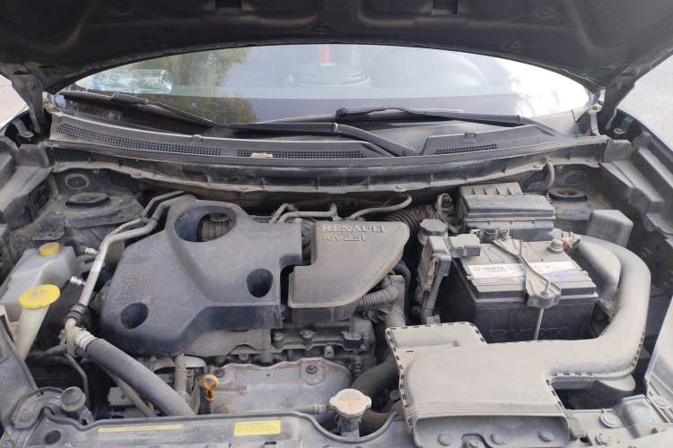 Used Renault Koleos 2012 2.5L 4x4 Luxury Navigation Edition Engine Bay
