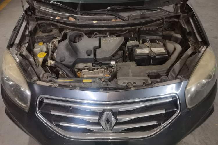 Used Renault Koleos 2012 2.5L Two-Wheel Drive Comfort Edition with Navigation Engine Bay