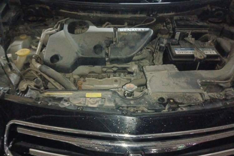 Used Renault Koleos 2012 2.5L 4x4 Comfort Edition with Navigation Engine Bay