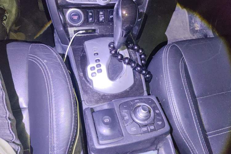 Used Renault Koleos 2012 2.5L 4x4 Comfort Edition with Navigation Gear Lever
