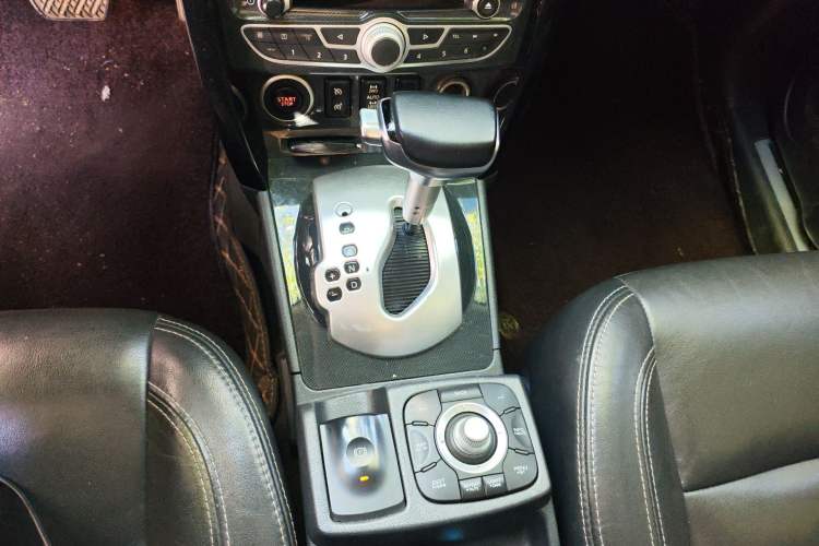 Used Renault Koleos 2012 2.5L Two-Wheel Drive Comfort Edition with Navigation Gear Lever