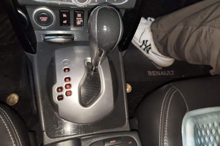 Used Renault Koleos 2012 2.5L 4x4 Luxury Navigation Edition Gear Lever