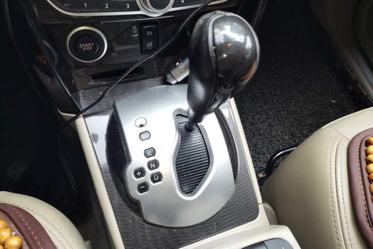 Used Renault Koleos 2012 2.5L Two-Wheel Drive Comfort Edition with Navigation Gear Lever
