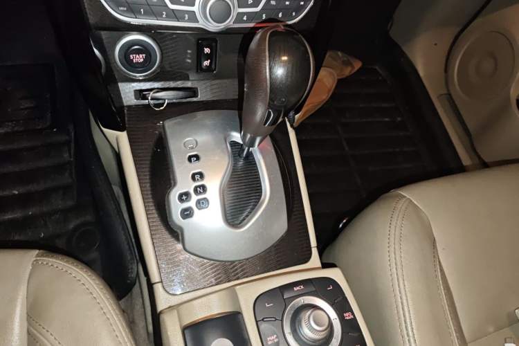 Used Renault Koleos 2012 2.5L Two-Wheel Drive Comfort Edition with Navigation Gear Lever