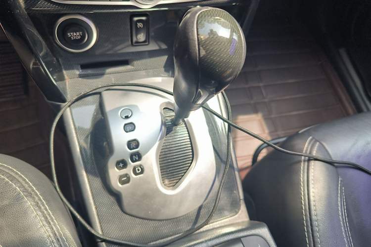 Used Renault Koleos 2012 2.5L Two-Wheel Drive Comfort Edition with Navigation Gear Lever