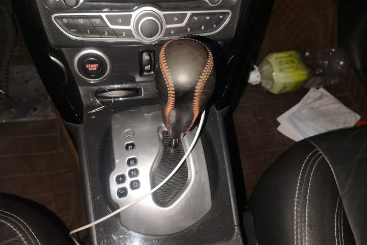 Used Renault Koleos 2012 2.5L Two-Wheel Drive Comfort Edition with Navigation Gear Lever