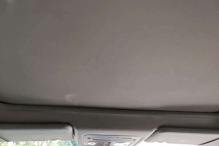 Used Renault Koleos 2012 2.5L 4x4 Comfort Edition with Navigation Headliner