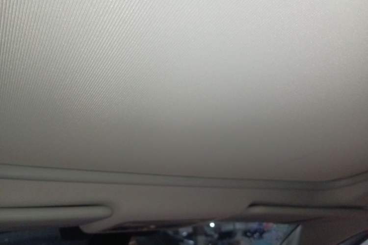 Used Renault Koleos 2012 2.5L 4x4 Comfort Edition with Navigation Headliner