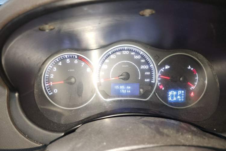 Used Renault Koleos 2012 2.5L 4x4 Comfort Edition with Navigation Instrument Cluster