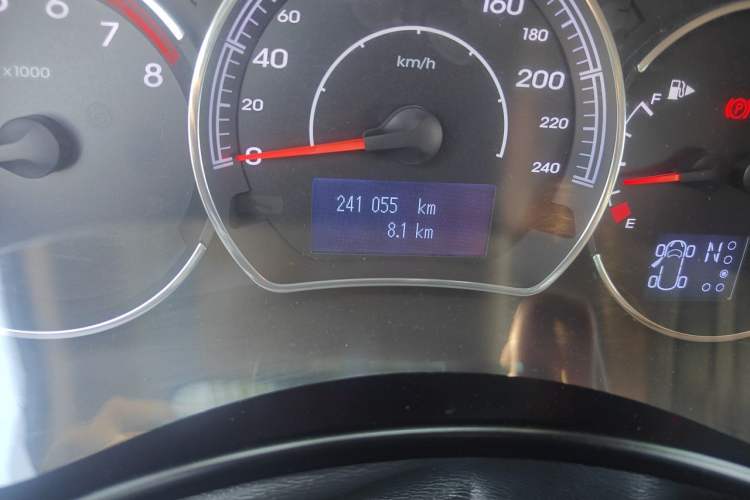 Used Renault Koleos 2012 2.5L Two-Wheel Drive Comfort Edition with Navigation Odometer Close Up
