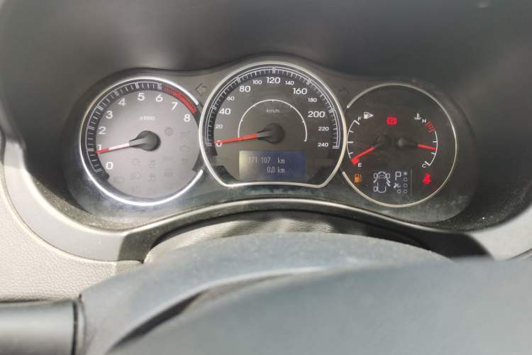 Used Renault Koleos 2012 2.5L 4x4 Comfort Edition with Navigation Odometer Close Up