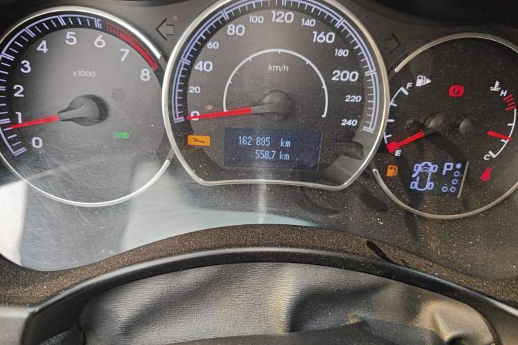 Used Renault Koleos 2012 2.5L 4x4 Comfort Edition with Navigation Odometer Close Up