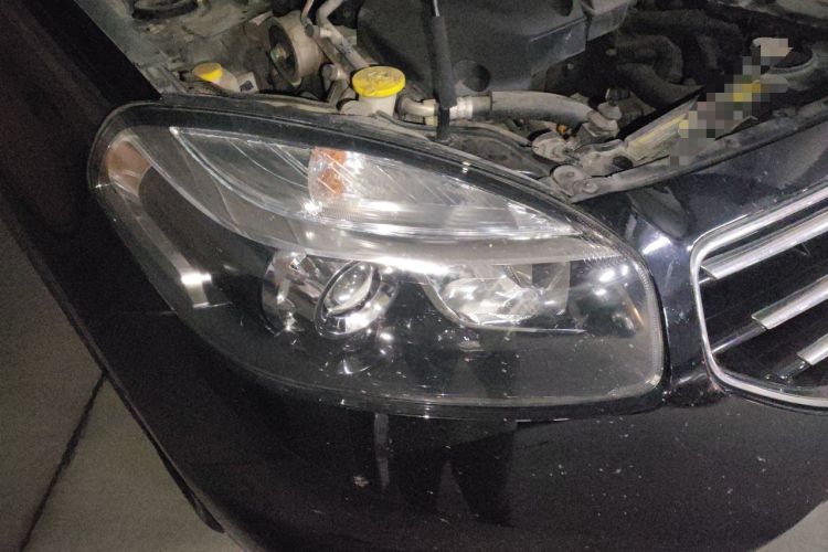 Used Renault Koleos 2012 2.5L 4x4 Comfort Edition with Navigation Right Front Headlight