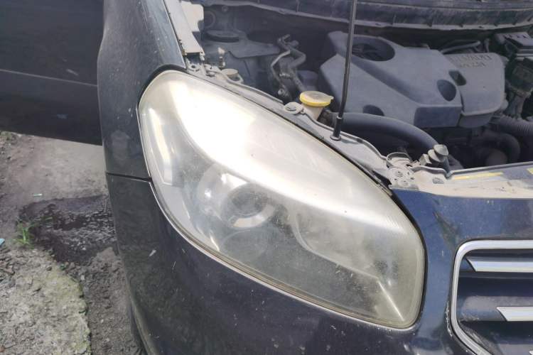 Used Renault Koleos 2012 2.5L 4x4 Comfort Edition with Navigation Right Front Headlight
