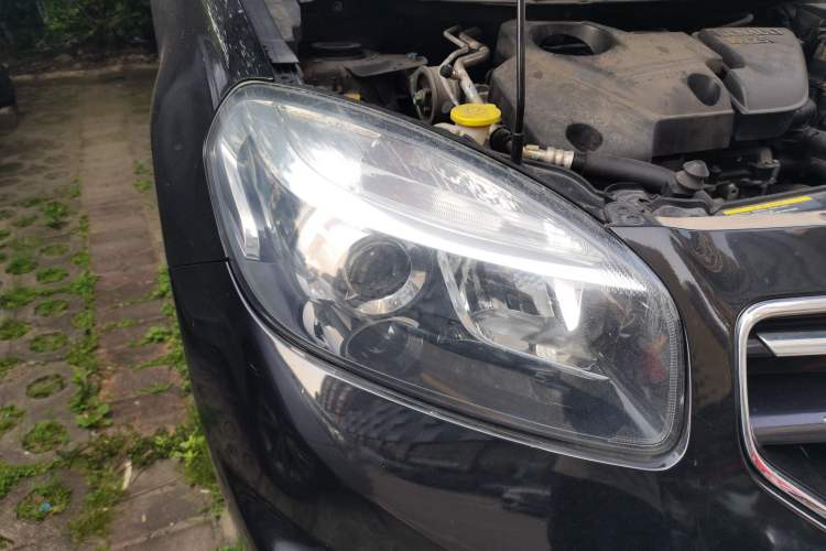 Used Renault Koleos 2012 2.5L Two-Wheel Drive Comfort Edition with Navigation Right Front Headlight