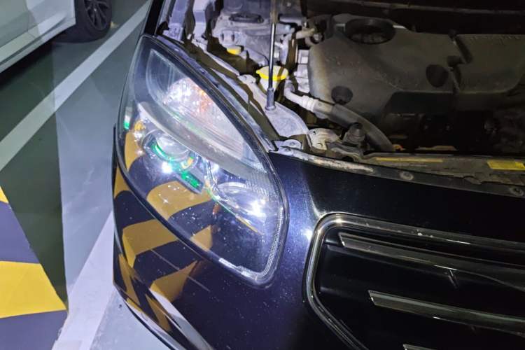 Used Renault Koleos 2012 2.5L Two-Wheel Drive Comfort Edition with Navigation Right Front Headlight