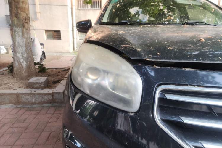 Used Renault Koleos 2012 2.5L 4x4 Comfort Edition with Navigation Right Front Headlight