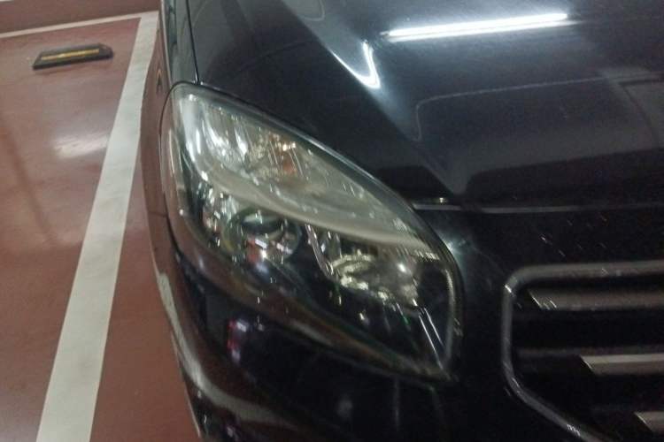 Used Renault Koleos 2012 2.5L 4x4 Comfort Edition with Navigation Right Front Headlight