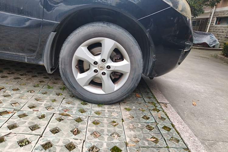 Used Renault Koleos 2012 2.5L Two-Wheel Drive Comfort Edition with Navigation Right Front Wheel Hub