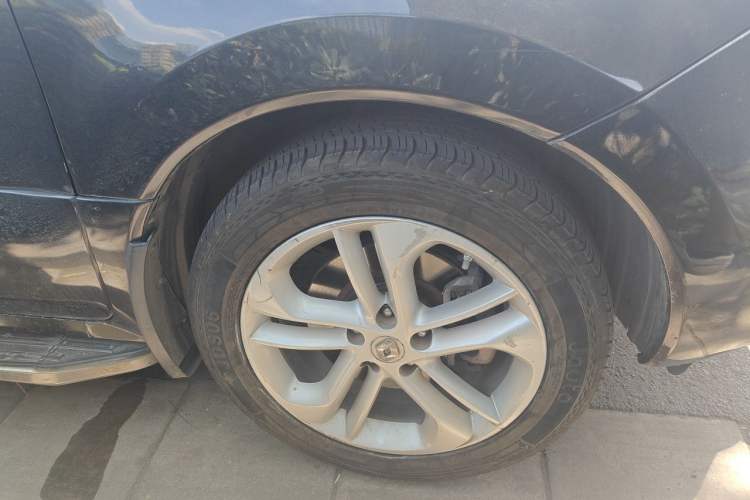 Used Renault Koleos 2012 2.5L Two-Wheel Drive Comfort Edition with Navigation Right Front Wheel Hub