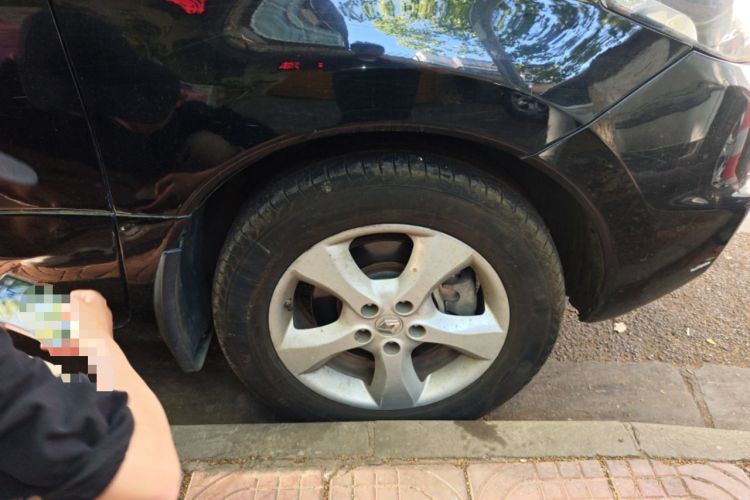 Used Renault Koleos 2012 2.5L Two-Wheel Drive Comfort Edition with Navigation Right Front Wheel Hub