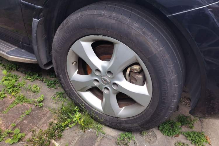 Used Renault Koleos 2012 2.5L Two-Wheel Drive Comfort Edition with Navigation Right Front Wheel Hub