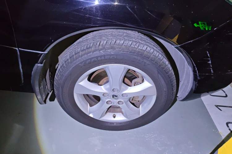 Used Renault Koleos 2012 2.5L Two-Wheel Drive Comfort Edition with Navigation Right Front Wheel Hub