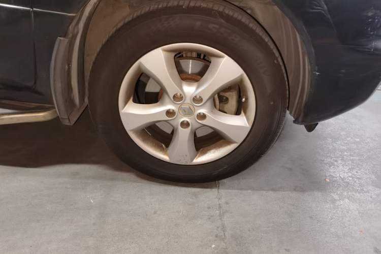 Used Renault Koleos 2012 2.5L Two-Wheel Drive Comfort Edition with Navigation Right Front Wheel Hub