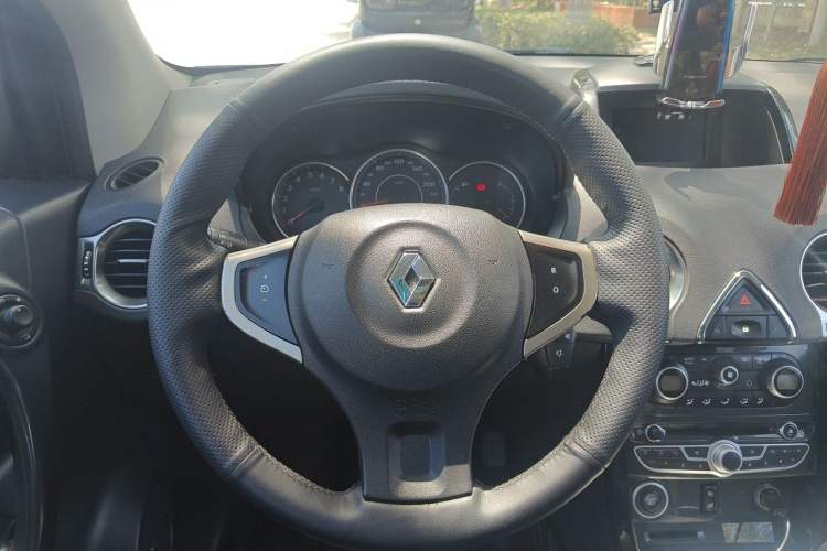 Used Renault Koleos 2012 2.5L Two-Wheel Drive Comfort Edition with Navigation Steering Wheel