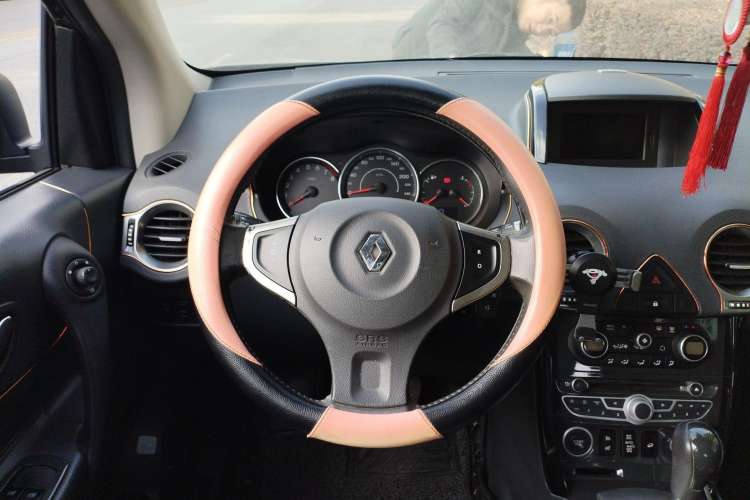 Used Renault Koleos 2012 2.5L 4x4 Luxury Navigation Edition Steering Wheel