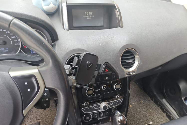 Used Renault Koleos 2012 2.5L 4x4 Comfort Edition with Navigation Audio And AC Panel