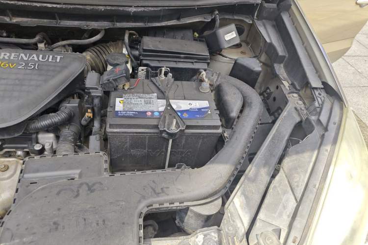Used Renault Koleos 2012 2.5L 4x4 Comfort Edition with Navigation Engine Bay Left