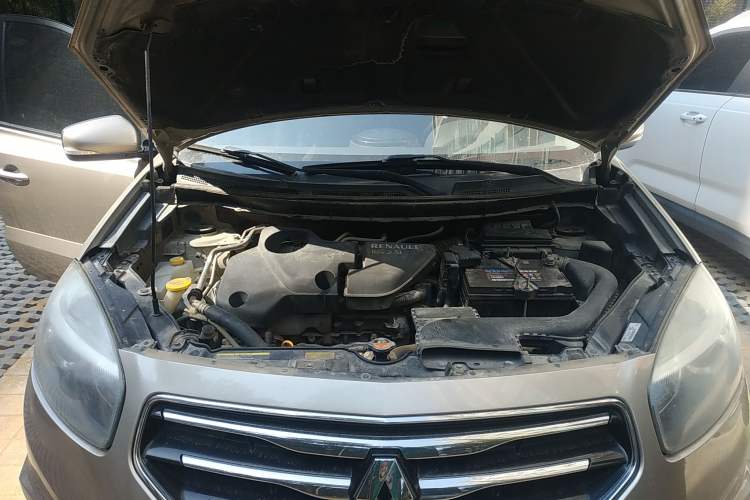 Used Renault Koleos 2012 2.5L Two-Wheel Drive Comfort Edition with Navigation Engine Bay