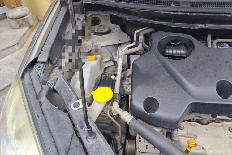Used Renault Koleos 2012 2.5L 4x4 Comfort Edition with Navigation Engine Bay Right