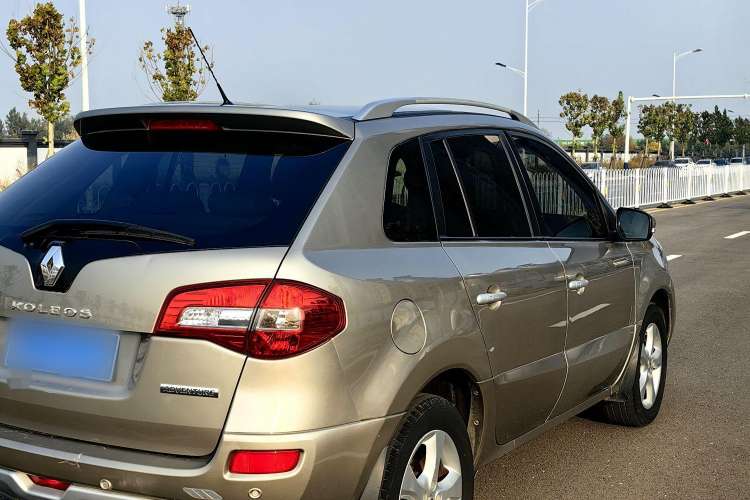Used Renault Koleos 2012 2.5L Two-Wheel Drive Comfort Edition with Navigation Exterior 4