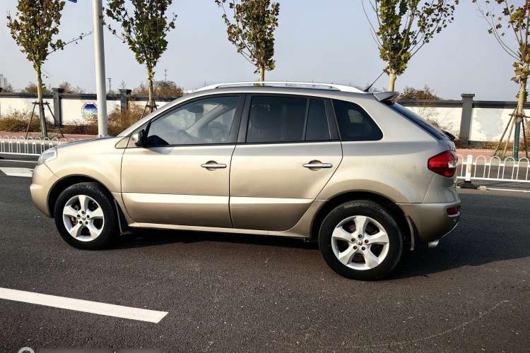 Used Renault Koleos 2012 2.5L Two-Wheel Drive Comfort Edition with Navigation Exterior 7