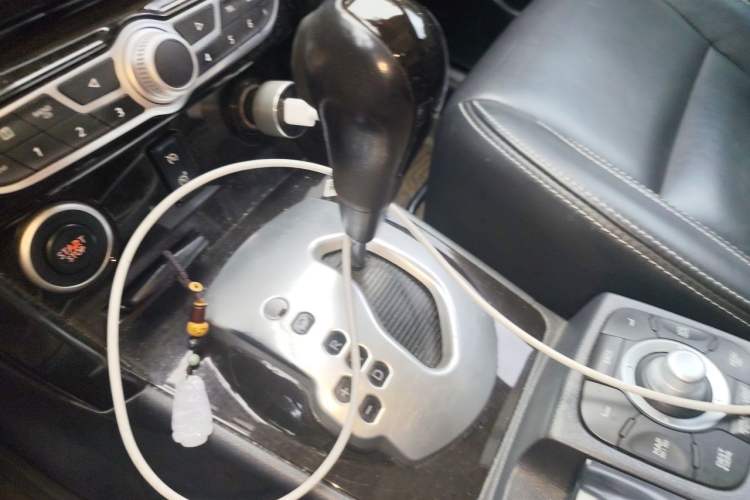 Used Renault Koleos 2012 2.5L Two-Wheel Drive Comfort Edition with Navigation Gear Lever