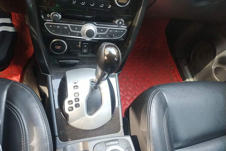 Used Renault Koleos 2012 2.5L Two-Wheel Drive Comfort Edition with Navigation Gear Lever
