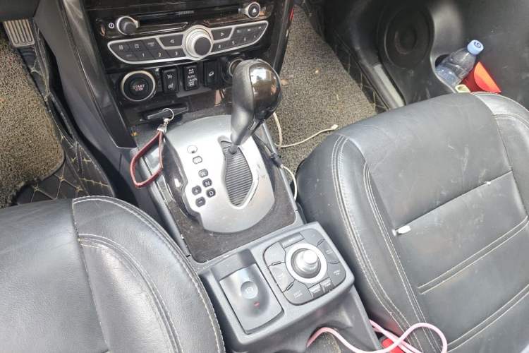 Used Renault Koleos 2012 2.5L 4x4 Comfort Edition with Navigation Gear Lever