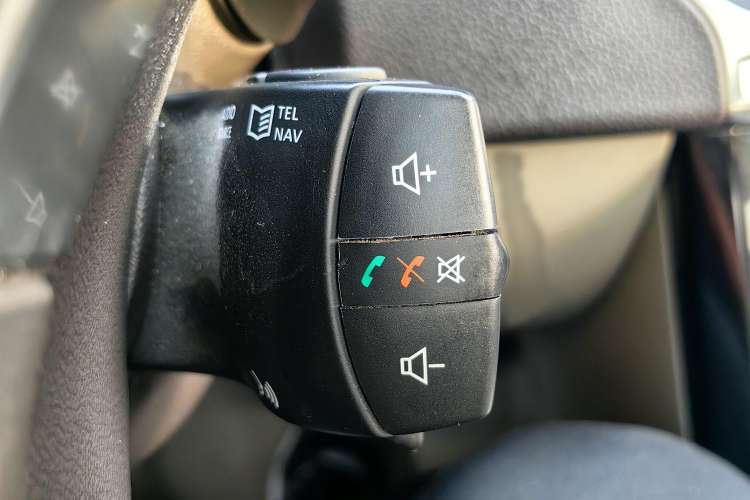 Used Renault Koleos 2012 2.5L Two-Wheel Drive Comfort Edition with Navigation Interior 6