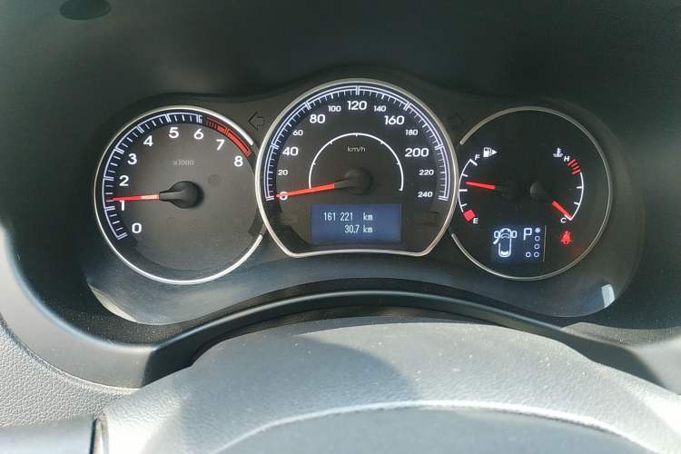 Used Renault Koleos 2012 2.5L Two-Wheel Drive Comfort Edition with Navigation Odometer Close Up