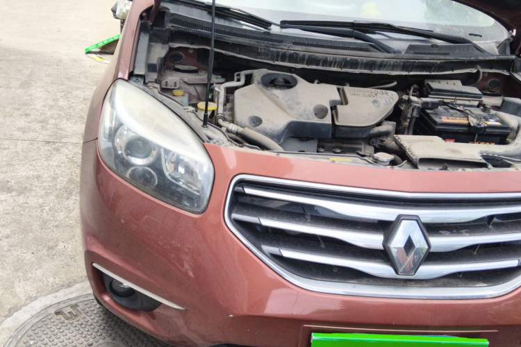 Used Renault Koleos 2012 2.5 Two-Wheel Drive Urban Edition Right Front Headlight