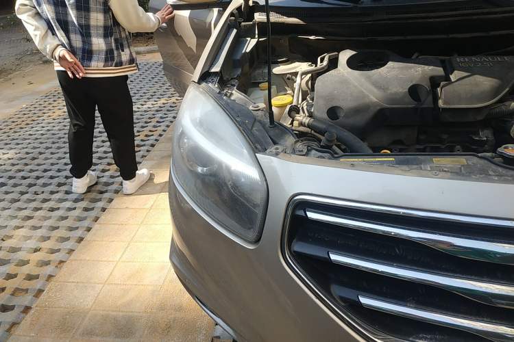 Used Renault Koleos 2012 2.5L Two-Wheel Drive Comfort Edition with Navigation Right Front Headlight
