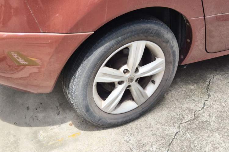 Used Renault Koleos 2012 2.5 Two-Wheel Drive Urban Edition Right Front Wheel Hub