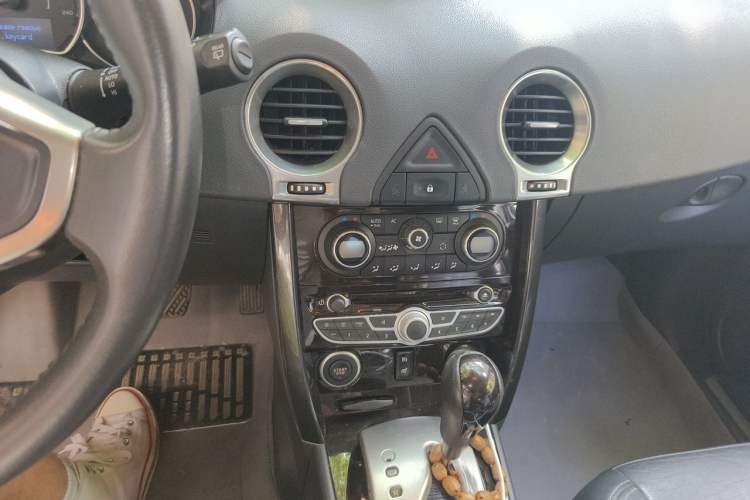 Used Renault Koleos 2012 2.5L Two-Wheel Drive Comfort Edition with Navigation Audio And AC Panel
