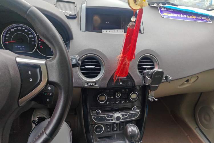 Used Renault Koleos 2012 2.5L 4x4 Comfort Edition with Navigation Audio And AC Panel