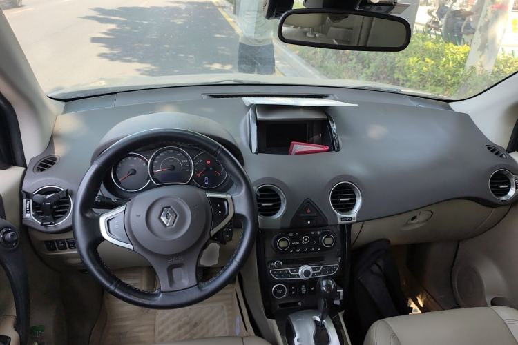 Used Renault Koleos 2012 2.5L 4x4 Comfort Edition with Navigation Center Console
